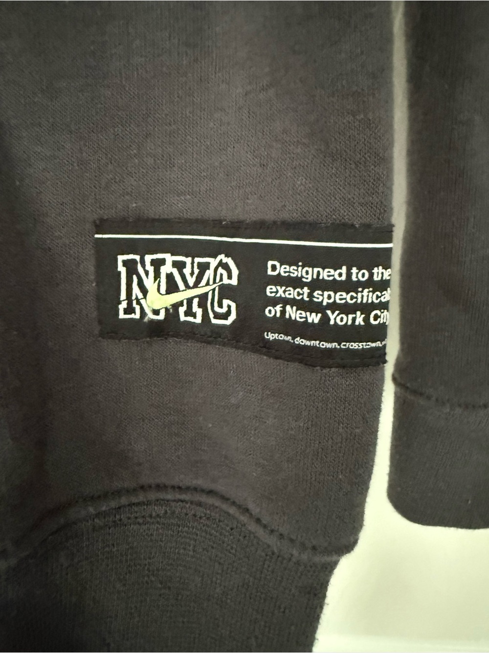 Nike NYC 'The Big Apple' Black Pullover Hoodie with Apple Graphic- size XL - Picture 5 of 7